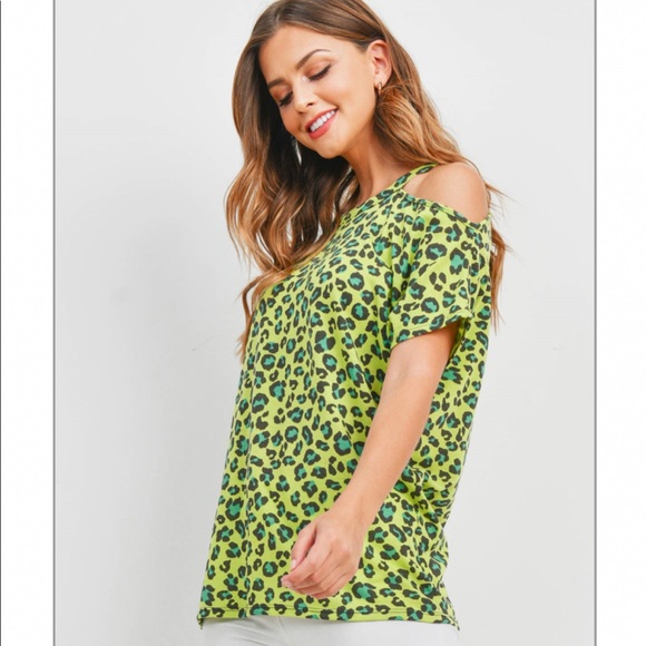 Cold shoulder lime/mint leopard print short sleeve blouse, boutique NWT - Picture 3 of 6